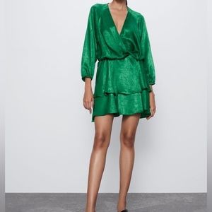 ZARA SATIN EFFCET EMERALD GREEN RUFFLED MINI DRESS - SIZE S